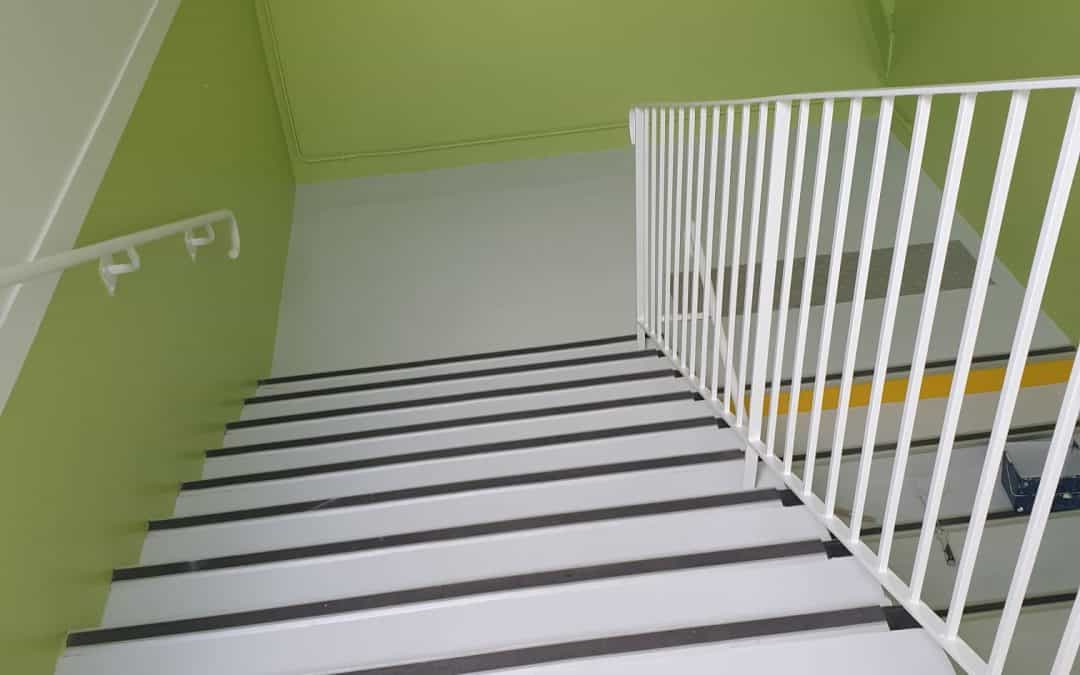 Peinture et Sol d&rsquo;un escalier d&rsquo;une école à Villebon-sur-Yvette